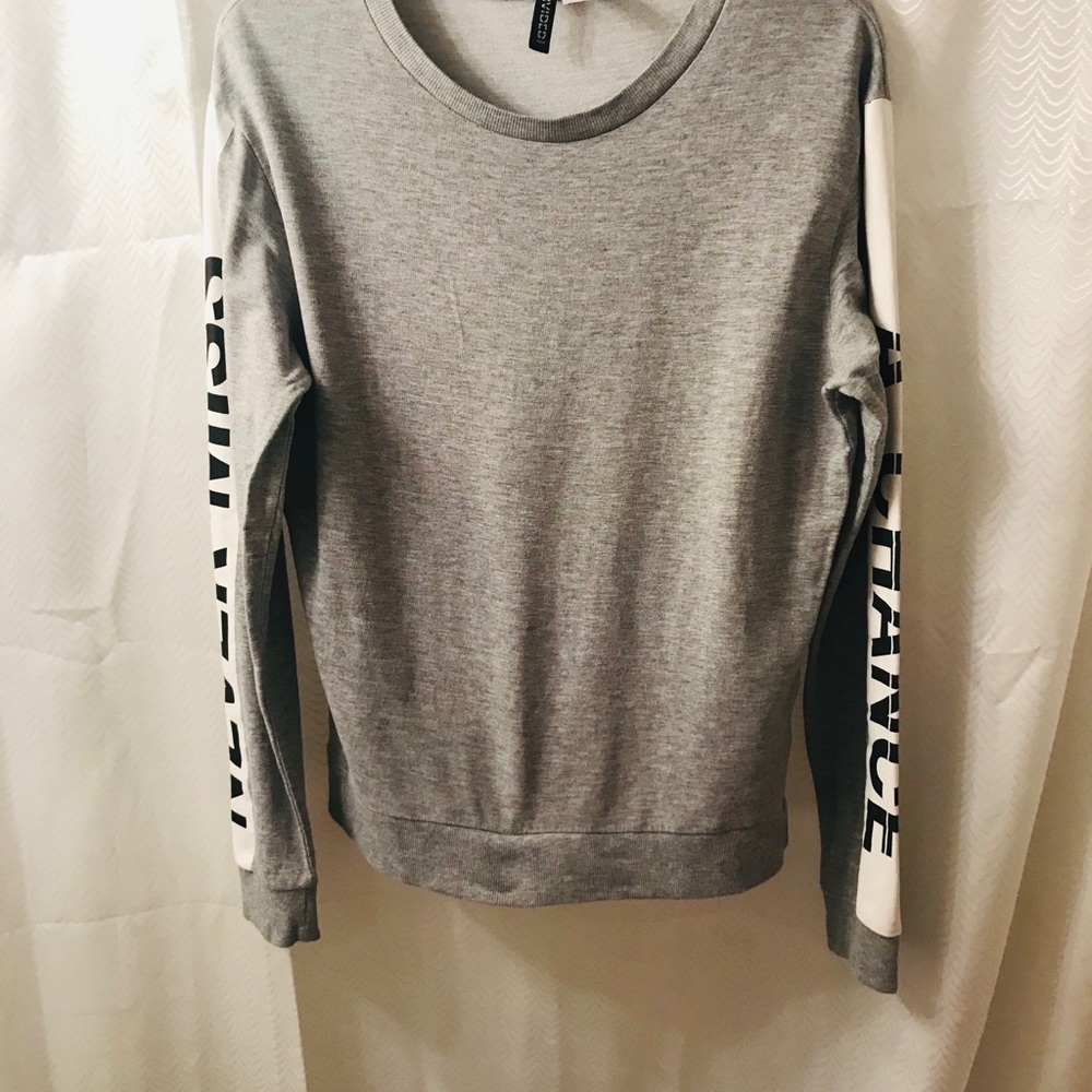 Never miss a chance long gray sleeve tee shirt M